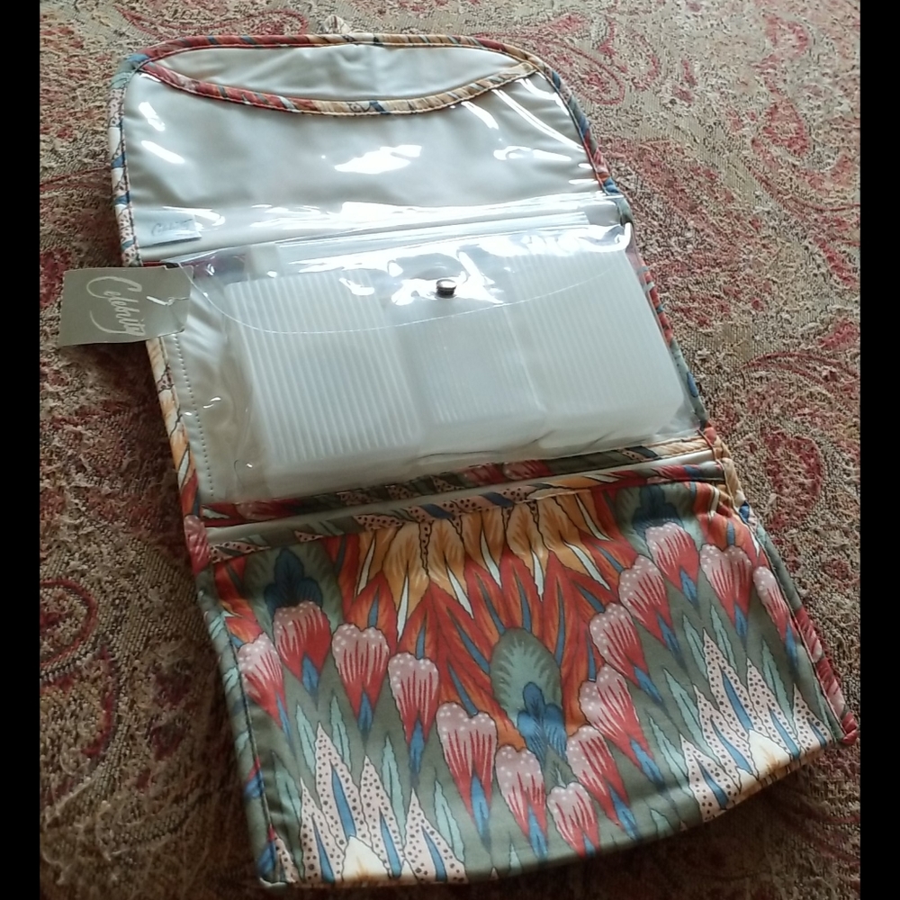 NEW Celebrity Travel Organizer - Picture 2 of 10